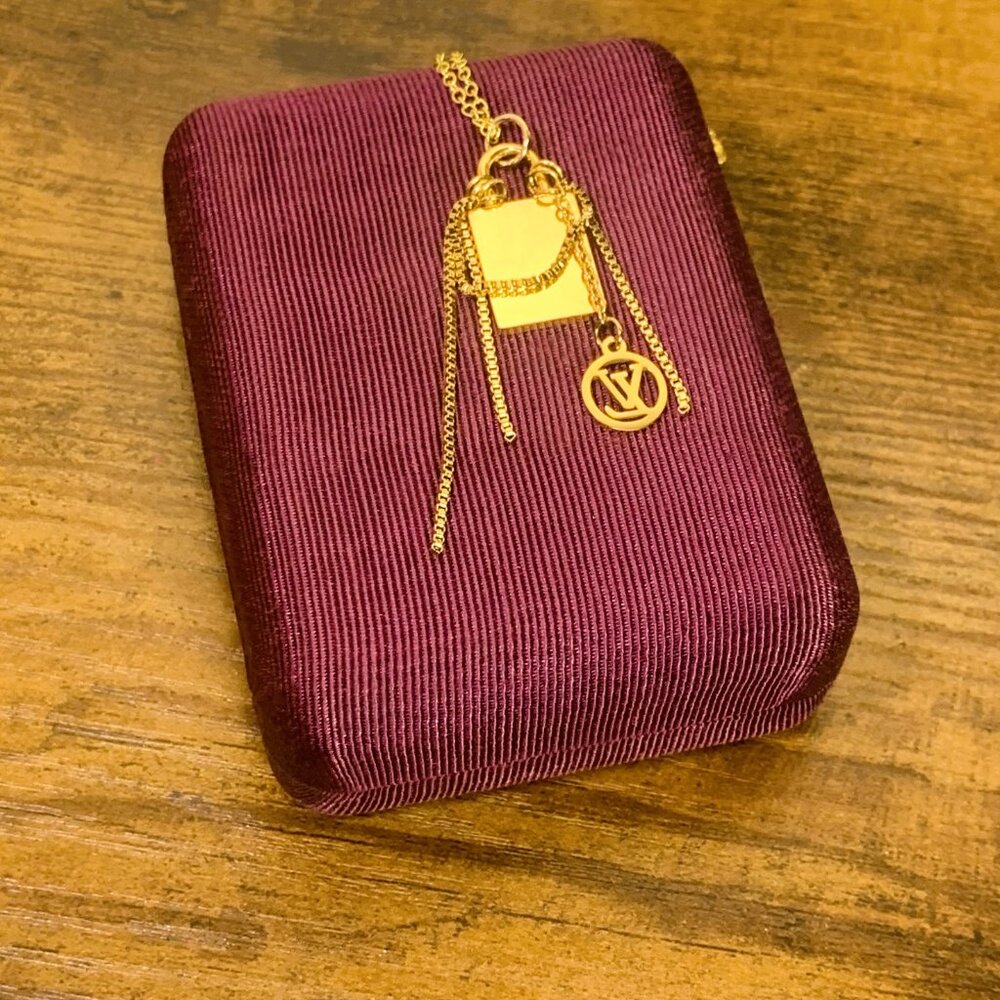 Louis Vuitton Neclace - Picture 3 of 7